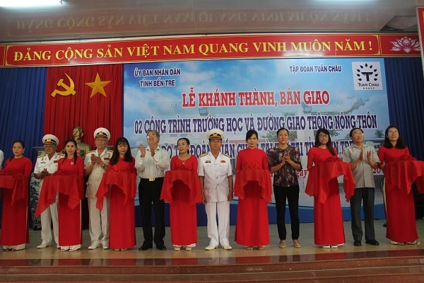 Lễ khánh thành, bàn giao các công trình trường học và đường giao thông do Tập đoàn Tuần Châu đầu tư, tài trợ