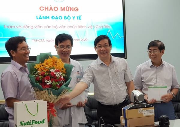 NutiFood tặng 600 triệu cho Bệnh viện Chợ Rẫy và Bệnh viện Nhiệt Đới