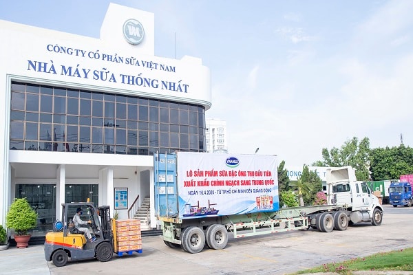 Lô sữa đặc Ông Thọ được Vinamilk xuất khẩu đi Trung Quốc trong tháng 4/2020.