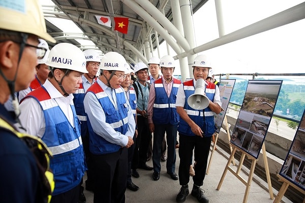 Phó Thủ tướng Phạm Bình Minh cùng đoàn công tác thị sát tuyến metro số 1 (Bến Thành - Suối Tiên) sáng ngày 29/6.