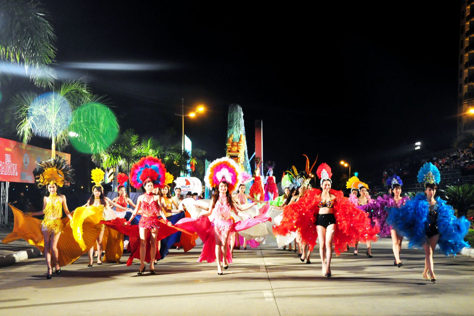 Lễ hội Carnaval Hạ Long là một sản phẩm du lịch độc đáo, tuy nhiên lễ hội này cũng chỉ diễn ra trong một khoảng thời gian ít ỏi