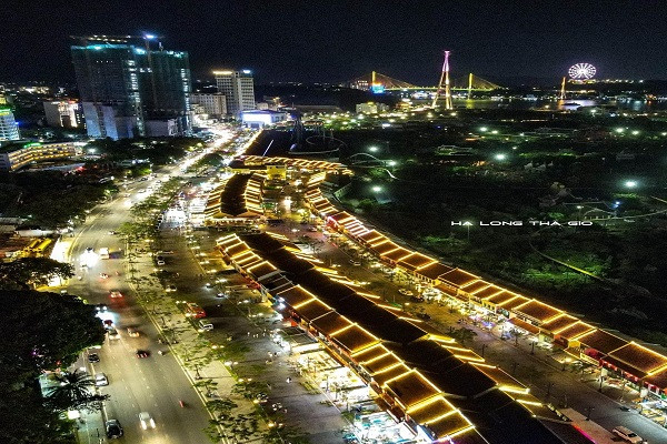 Đêm Hạ long lung linh rất đẹp, tuy nhiên nghèo nàn về sản phẩm đêm nên chưa thu hút được du khách