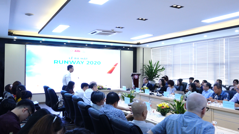 chương trìnhp/“RUNWAY 2020 – Bringing Vietnam to the World” thu hút sự quan tâm của rất nhiều các bạn sinh viên cũng như giới chuyên gia và cộng đồng doanh nghiệp.