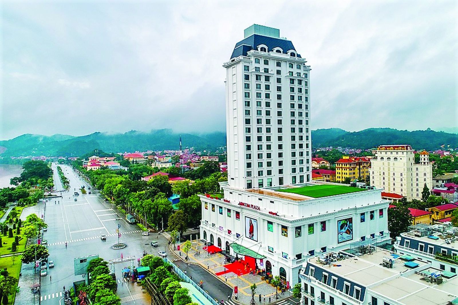  Thành phố Lạng Sơn được đánh giá là đô thị sầm uất nhất của tỉnh biên giới Lạng Sơn nói riêng và các tỉnh biên giới vùng Đông Bắc nói chung.