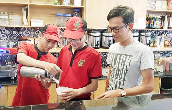 Một cửa hàng của chuỗi trà sữa Sencha trên đường Võ Thị Sáu (TP.Biên Hòa). Ảnh: H.Quân