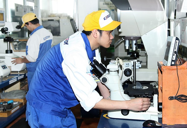 Sản xuất xe máy tại công ty TNHH Exedy Việt Nam. Ảnh: Khánh Linh