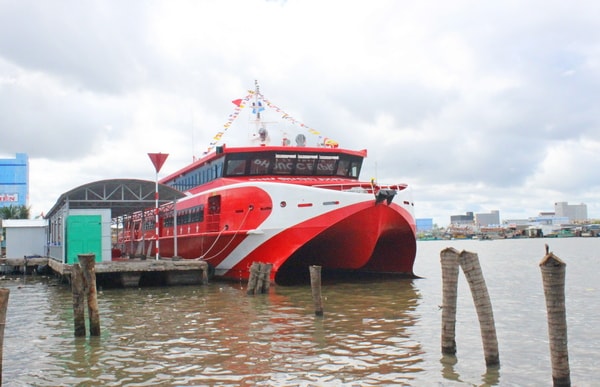 Tàu cao tốc hai thân Phú Quốc Express -được xem là tàu cao tốc du lịch hiện đjai nhất hiệnp/nay.