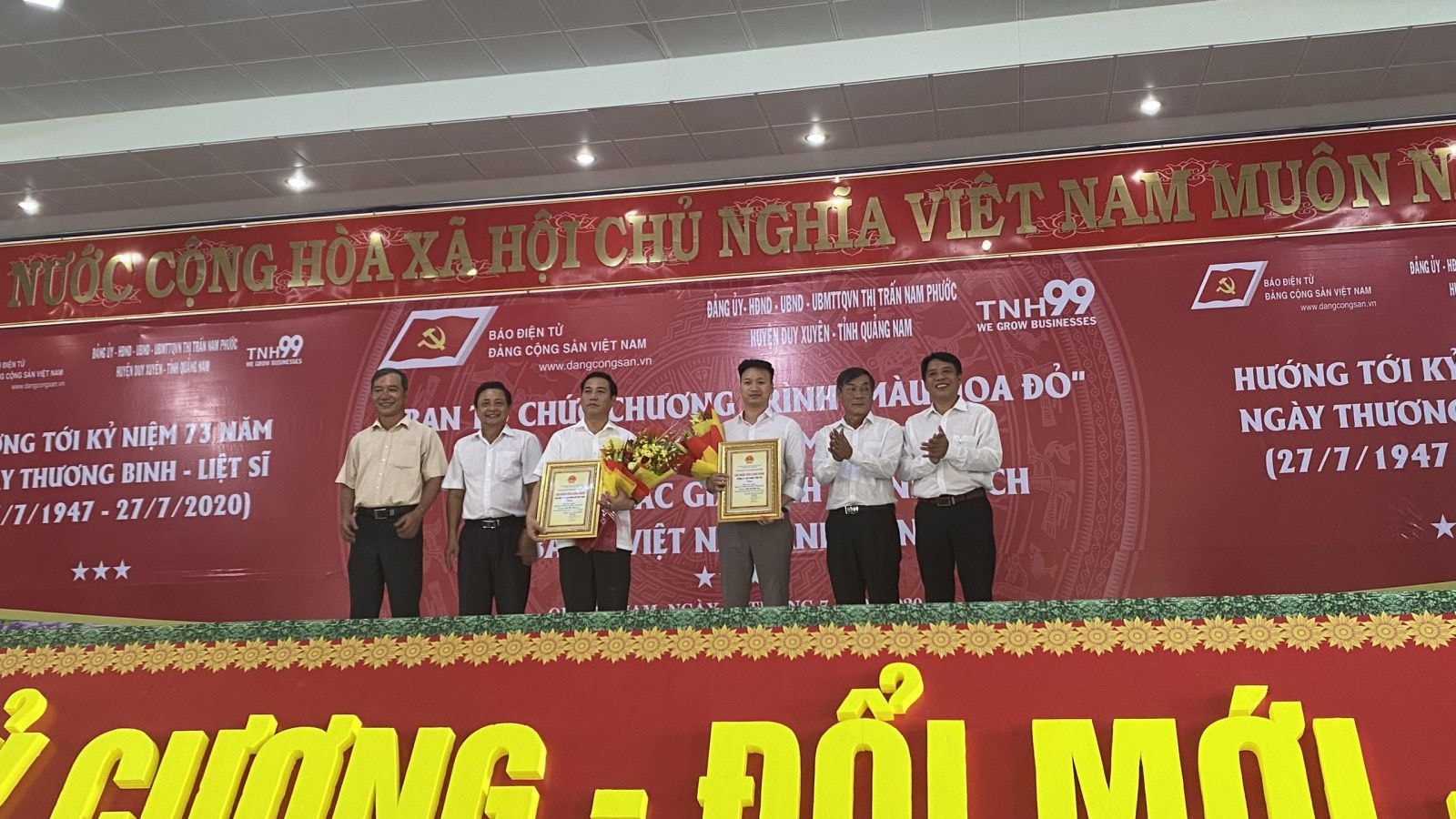 trao quà cho các em nhỏ tại làng trẻ SOS thành phố Đà Nẵng 