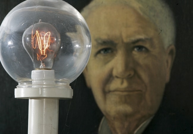 Thomas Edison và phát minh ra bóng đèn dây tóc