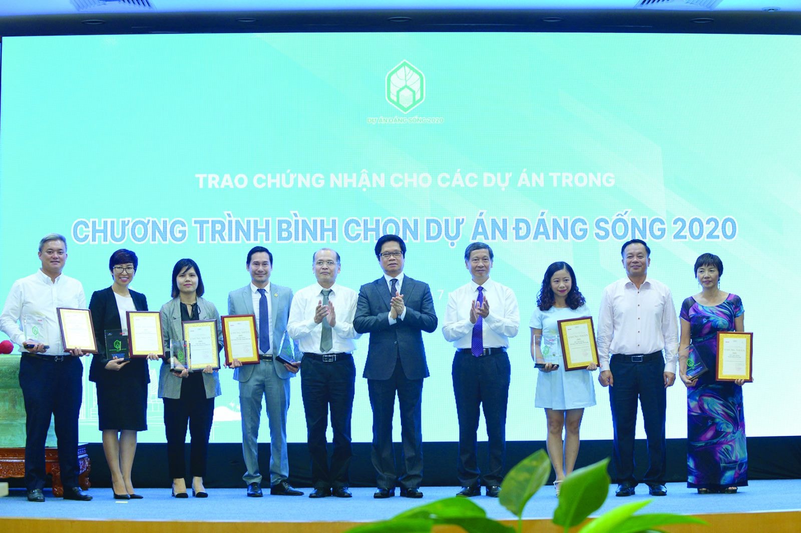  Ban tổ chức đã trao chứng nhận cho 6 khu nghỉ dưỡng được yêu thích 