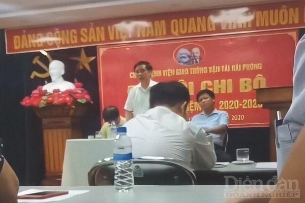 Cục y tế - Bộ giao thông vận tải về thanh tra và họp với cán bộ bệnh viện ngay sau việc đình công.