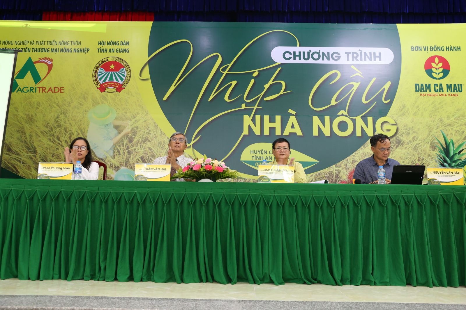 Chủ tọa chương trình