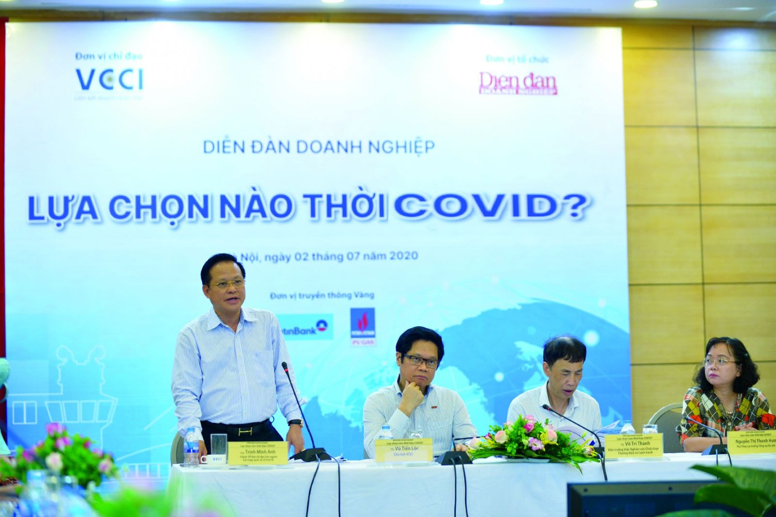 p/Chương trình “Diễn đàn Doanh nghiệp: Lựa chọn nào thời hậu COVID-19?” do Tạp chí Diễn đàn Doanh nghiệp tổ chức mới đây