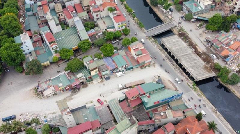 Dự án đường vành đai 2,5 đang cho thấy hàng loạt yếu kém về năng lực thực hiện của chủ đầu tư khi 18 năm trôi qua, 2,1km đường vẫn ì ạch