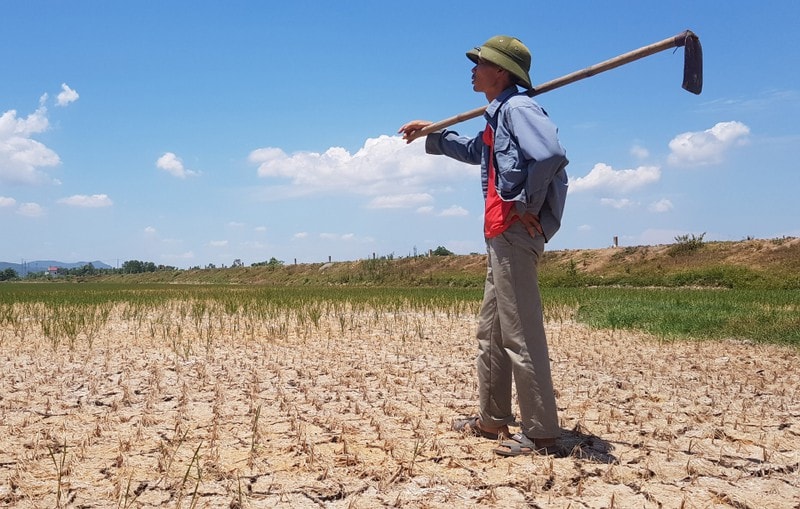 Cuộc sống của người nông dân vốn đã khó khăn, nay còn phải đối mặt với hạn hán kéo dài.