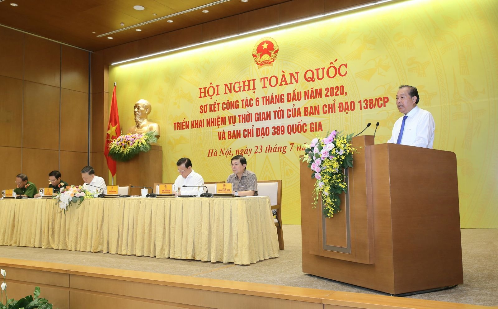 Phó Thủ tướng Trương Hòa Bình phát biểu tại Hội nghị trực tuyến toàn quốc sơ kết công tác của Ban Chỉ đạo phòng chống tội phạm của Chính phủ (BCĐ 138/CP) và Ban Chỉ đạo quốc gia chống buôn lậu, gian lận thương mại và hàng giả (BCĐ 389 quốc gia). Ảnh: VGP/Lê Sơn