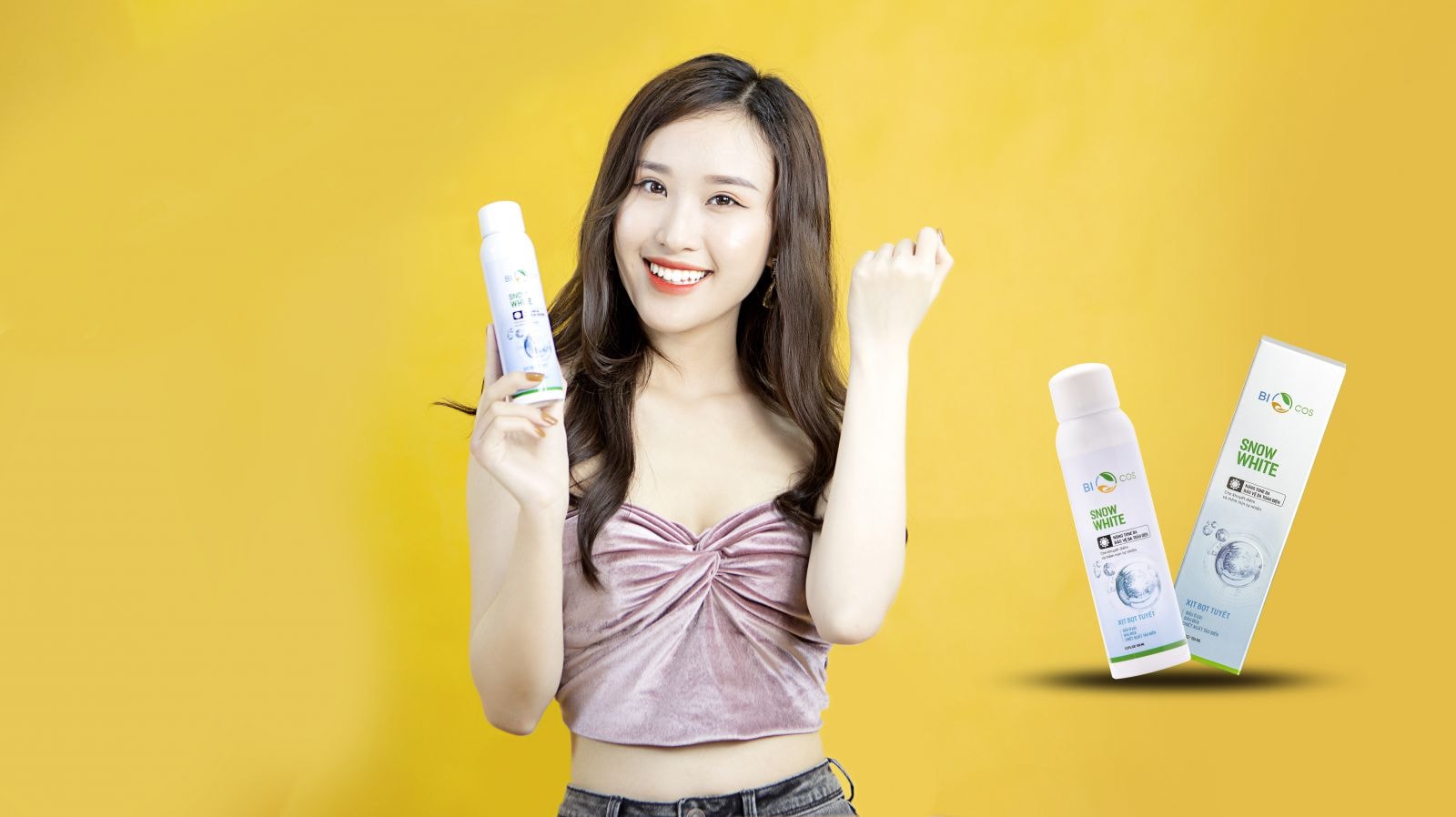 Da đều màu, trắng sáng rạng rỡ và không hề lộ vân kem sau khi sử dụng Xịt lạnh trắng da chống nắng Snow White.