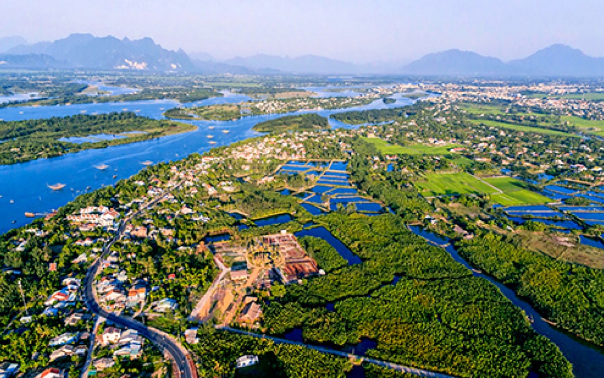 Khu dự trữ sinh quyển thế giới Cù Lao Chàm - Hội An bao gồm từ sông Thu Bồn ra đến Cù Lao Chàm là một điểm nhấn về du lịch quả tỉnh Quảng Nam