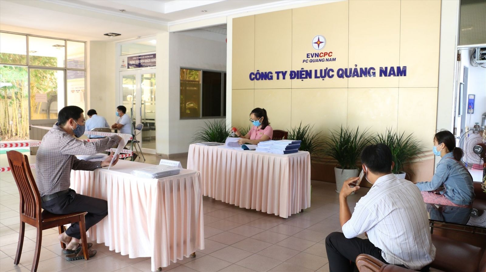 Đảm bảo quy định về giãn cách tại Công ty Điện lực Quảng Nam