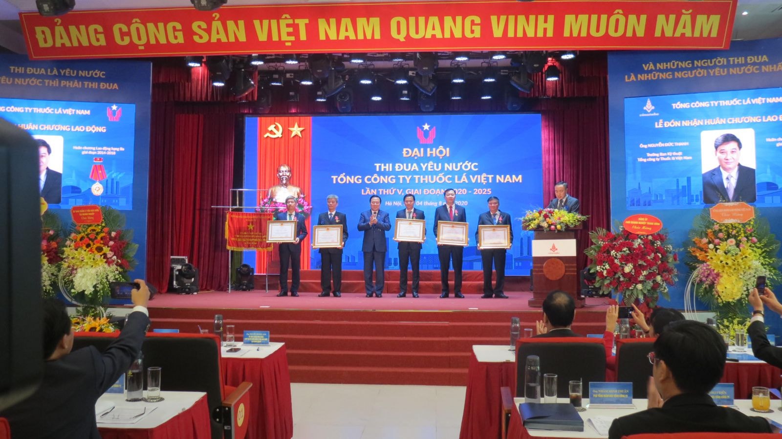 Huân chuong lao động cho cá nhân có thanh tích xuất sắc