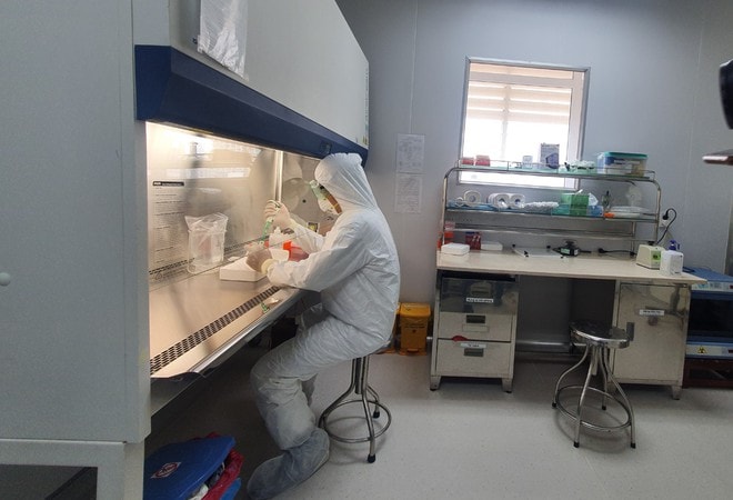 Xử lý mẫu xét nghiệm Covid-19 tại Viện Pasteur Nha Trang