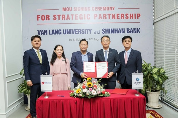 Shinhan Bank và ĐH Văn Lang hợp tác toàn diện hướng đến các giá trị bền vững cho cả 2 bên