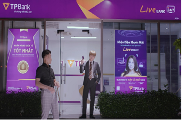 Ghé LiveBank mở thẻ Visa debit có ngay sau 5 phút, vẫn đặt mua nhẫn kịp giờ cầu hôn bạn gái.