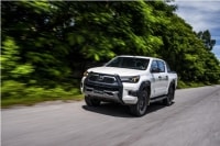 Ford Ranger 'sợ chết khiếp' khi Toyota Hilux 2020 chính thức trình làng với giá chỉ 600 triệu