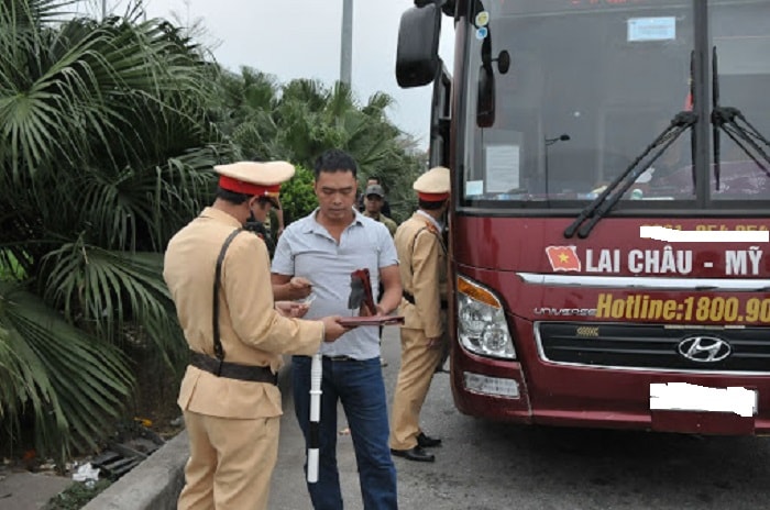 Theo Chủ tịch Hiệp hội vận tải ô tô Việt Nam - Nguyễn Văn Quyền: thay đổi này sẽ “gây lãng phí không cần thiết và phiền hà cho người dân”