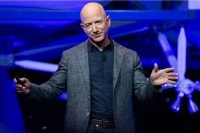 Tỷ phú Jeff Bezos: Từ người giàu nhất hành tinh tới mối lo lớn với Amazon