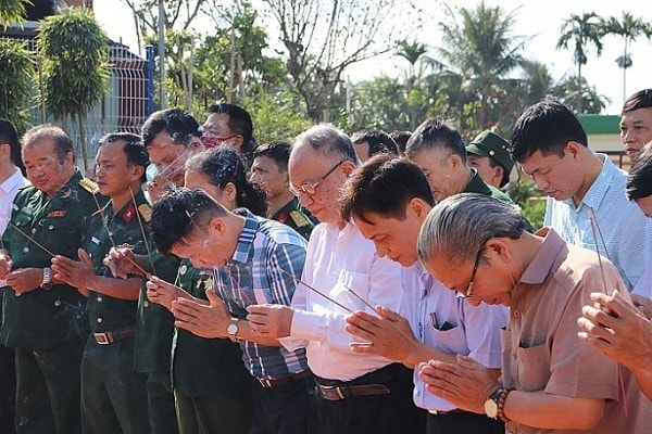 Lễ dâng hương tại Đền thờ Đại tướng ở KCN Nam Cầu Kiền