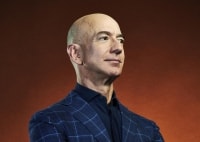 Tài sản tỉ phú giàu nhất thế giới Jeff Bezos vượt 200 tỉ USD