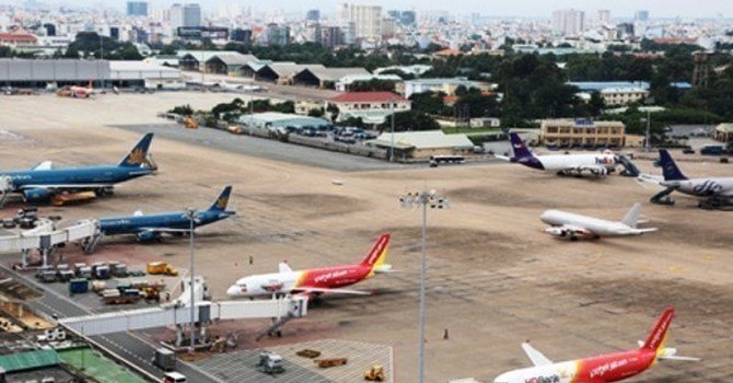 Giá dịch vụ cất cánh, hạ cánh tàu bay và giá dịch vụ điều hành bay đi, đến đối với các chuyến bay nội địa sẽ giảm tới 50% trong 6 tháng.