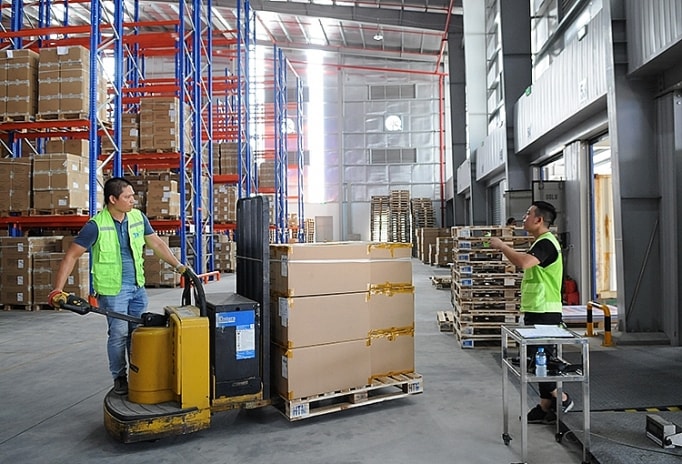 nguồn nhân lực Logistics ở nước ta không những thiếu về số lượng mà còn yếu về chất lượng.