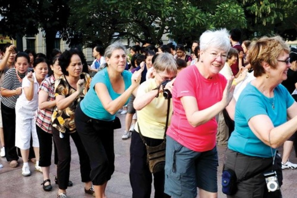 Chưa có thống kê chính thức nhưng thành phố Hà Nội đang có nơi sinh sống, làm việc của nhiều người nước ngoài. Ảnh: An Nam