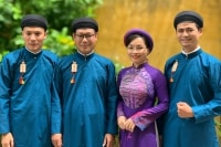 Công chức mặc áo dài đi làm: Giữ gìn nếp xưa...