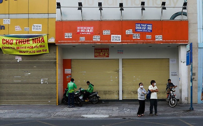 Làn sóng trả mặt bằng, đóng cửa diễn ra tràn lan trên rất nhiều tuyến đường trung tâm, nơi từng là đất vàng dành cho hoạt động kinh doanh, mua bán