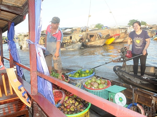 Họ đon đả chào mời du khách và luôn kèm theo những nụ cười rất thân thiện.