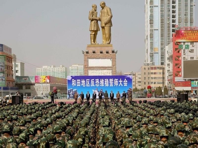 Trung Quốc tăng cường an ninh ở Urumqi, thủ phủ Tân Cương sau các vụ bạo động ở đây hồi năm 2009. Ảnh: AFP