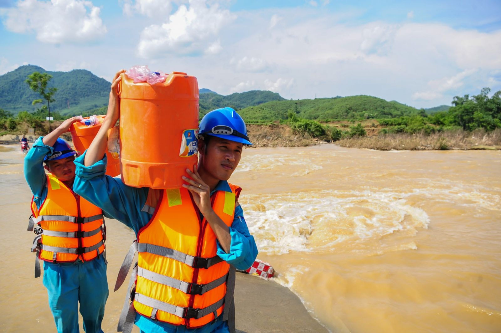 Các tuyến cáp trục quốc gia, cáp liên tỉnh, liên huyện để đảm bảo an toàn cho hạ tầng mạng truyền dẫn của Viettel