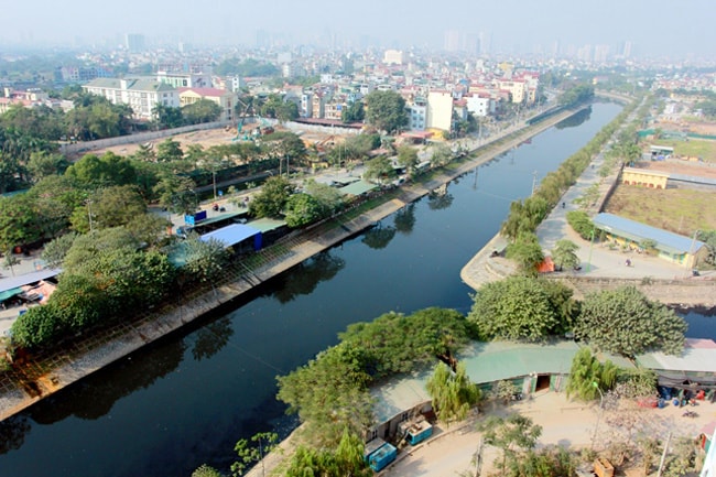 Một góc sông Tô Lịch nhìn từ trên cao