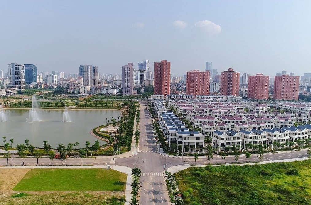 Khu trung tâm khu đô thị Tây Hồ Tây được đầu tư bởi Công ty TNHH phát triển THT. Dự án có diện tích sử dụng đất khoảng 207ha, vốn đầu tư hơn 314 triệu USD, được cấp phép từ năm 2008. Chủ đầu tư muốn chuyển nhượng 3 dự án thành phần trong dự án này cho nhà đầu tư khác.