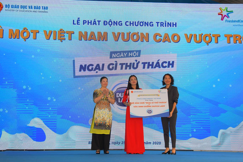 Đại diện Bộ Giáo dục & Đào tạo và nhãn hàng Cô Gái Hà Lan chính thức bàn giao các hạng mục đầu tư cho trường Phú Hòa 3, đánh dấu cột mốc quan trọng trong chương trình hợp tác chiến lược “Vì Một Việt Nam vươn cao vượt trội”