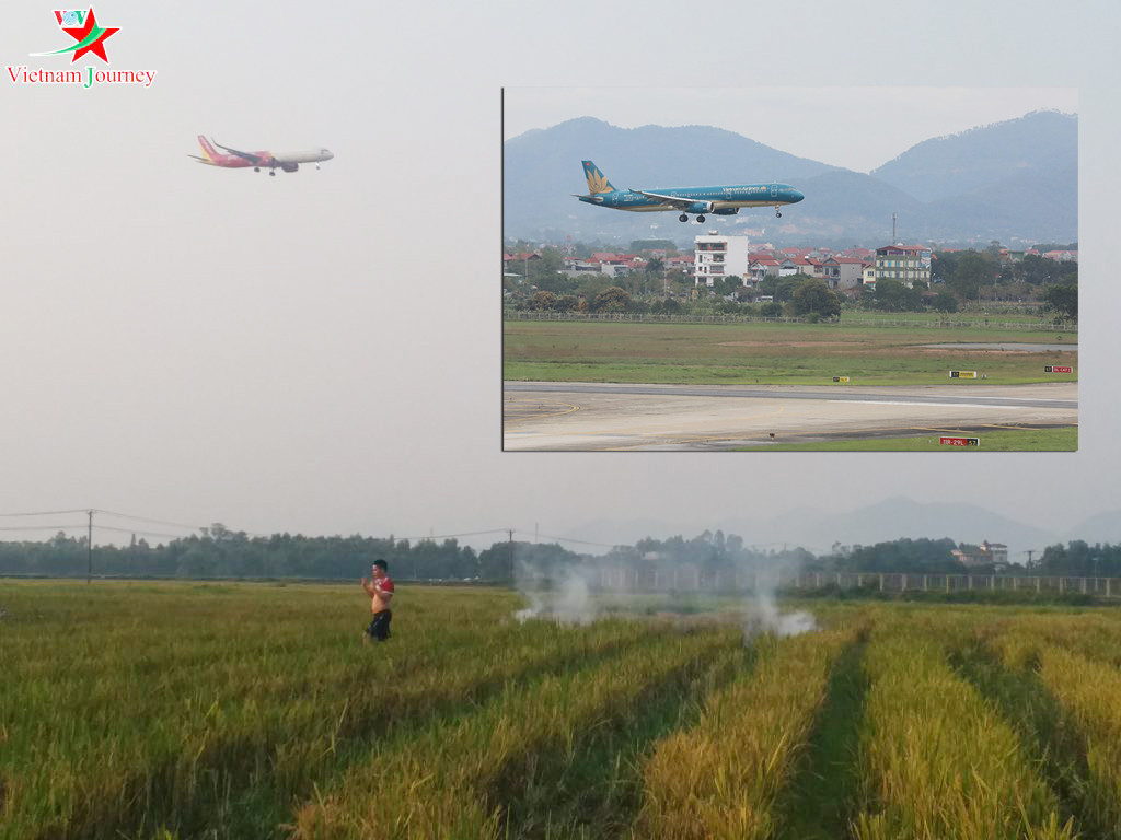 Sân bay là nơi du khách chỉ đến và đi chứ không lưu lại sử dụng các dịch vụ, hay lán lại trên đường mua sắm. Trong khi các công trình xây dựng bị giới hạn độ cao, nên theo nhiều chuyên gia, chính các yếu đó đó lại hạn chế sự tăng giá của bất động sản gần Sân bay.