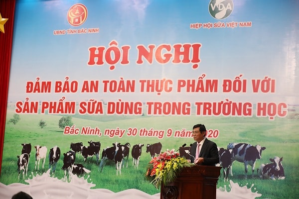 Phó Giáo sư, Tiến sĩ Trần Quang Trung – Chủ tịch Hiệp hội Sữa Việt Nam phát biểu khai mạc Hội nghị.