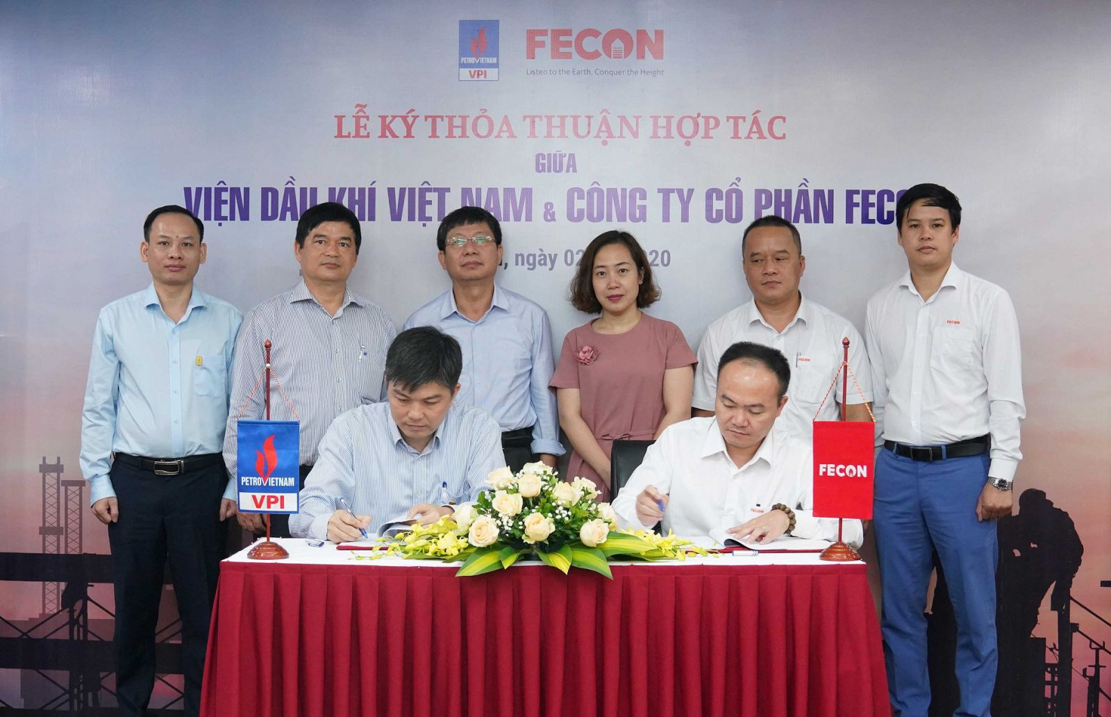 TS. Nguyễn Anh Đức - Viện trưởng VPI và ông Phạm Việt Khoa - Chủ tịch HĐQT FECON ký Biên bản ghi nhớ