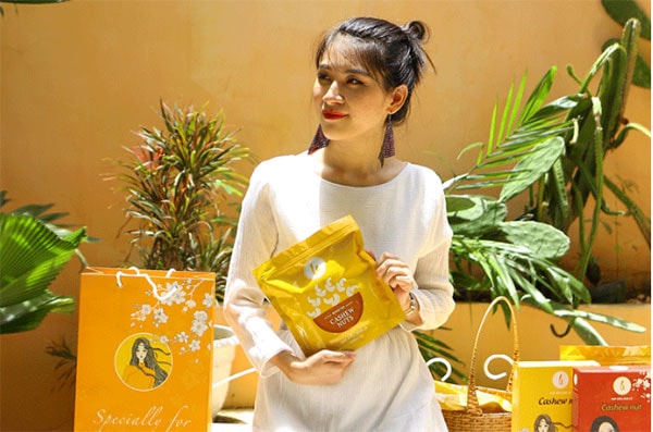 Lê Thủy và sản phẩm “Hạt điều nhà Lê”.