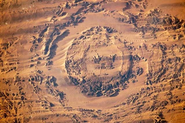 Cơ cấu tác động Aorounga nằm ở phía Bắc Chad, vùng sa mạc Sahara.