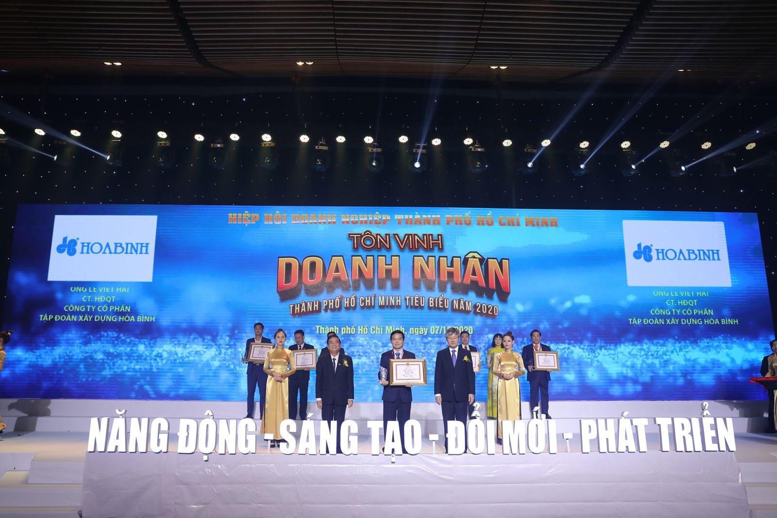 Chủ tịch HĐQT Lê Viết Hải được trao tặng danh hiệu “Doanh nhân TP.HCM tiêu biểu năm 2020”