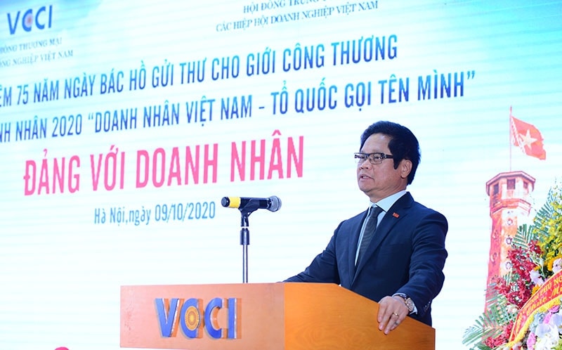 TS Vũ Tiến Lộc - Chủ tịch Phòng Thương mại và Công nghiệp Việt Nam (VCCI) phát biểu tại chương trình Kỷ niệm 75 năm ngày Bác Hồ gửi thư cho giới doanh nhân; Diễn đàn doanh nhân 2020 “Doanh nhân Việt Nam - Tổ quốc gọi tên mình” với chủ đề “Đảng với doanh nhân”.